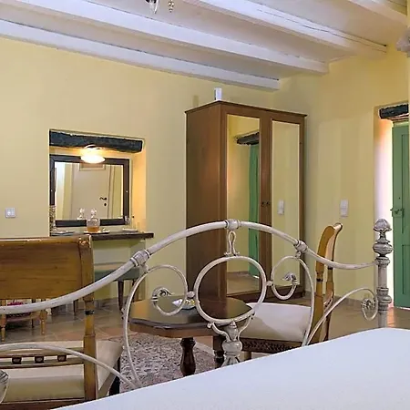 De Loulia Hotel