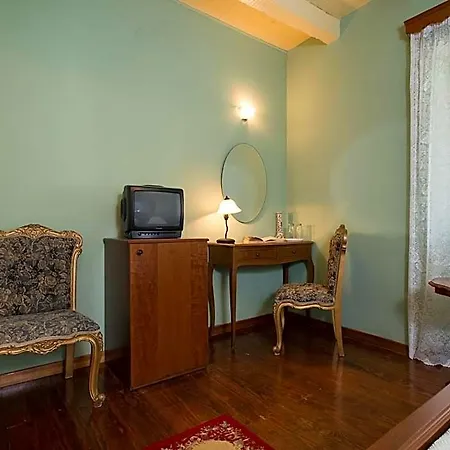 Hotel De Loulia 4*
