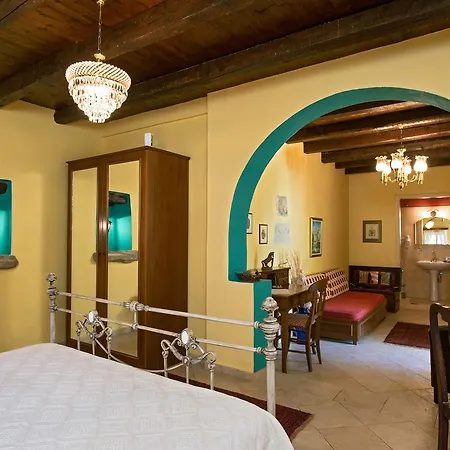 Otel De Loulia Peroulades (Corfu)