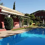 De Loulia Hotel